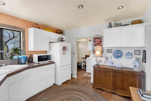 132 W River Road, Tucson, AZ 85704