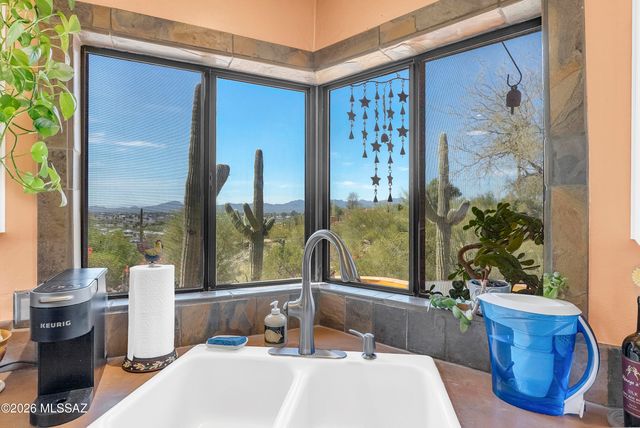 132 W River Road, Tucson, AZ 85704