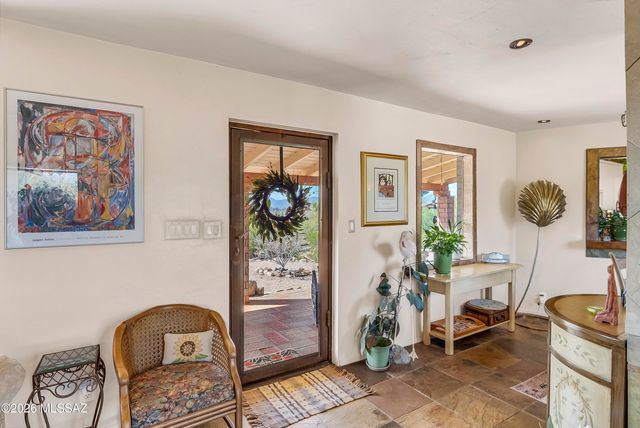 132 W River Road, Tucson, AZ 85704