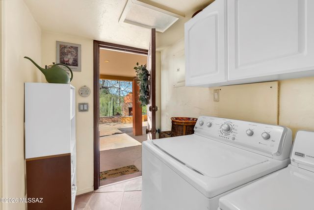 132 W River Road, Tucson, AZ 85704