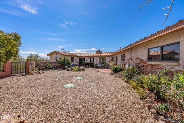 132 W River Road, Tucson, AZ 85704