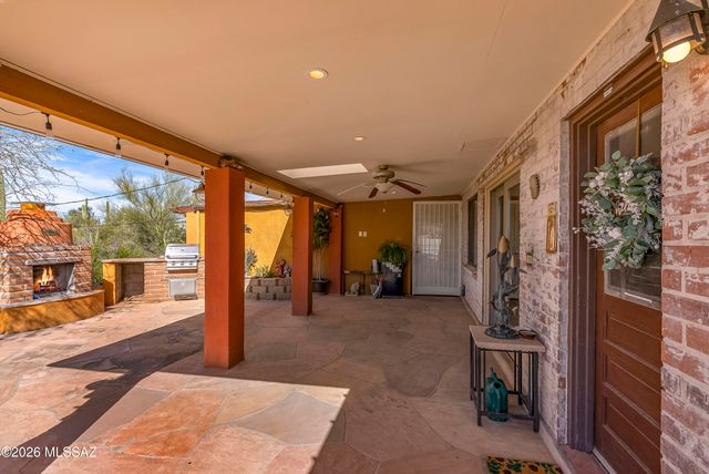 132 W River Road, Tucson, AZ 85704