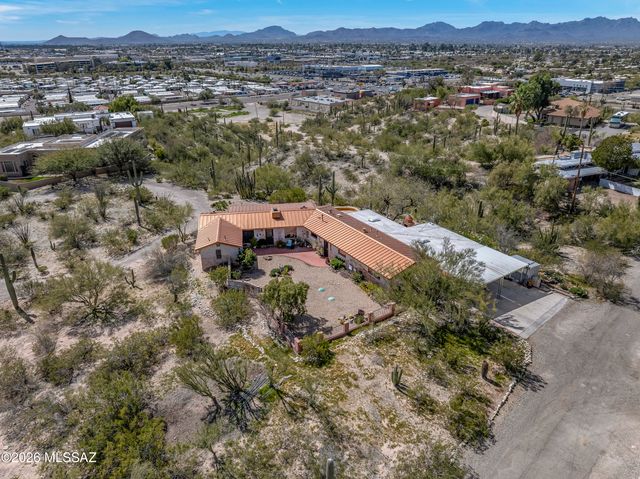 132 W River Road, Tucson, AZ 85704