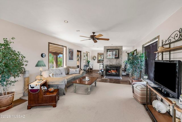 132 W River Road, Tucson, AZ 85704