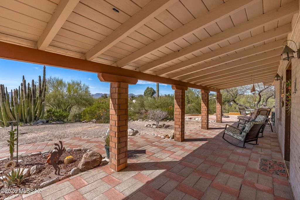 132 W River Road, Tucson, AZ 85704