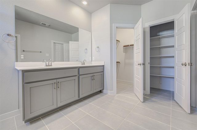 417 Ravens Crest DR, Hutto, TX 78634