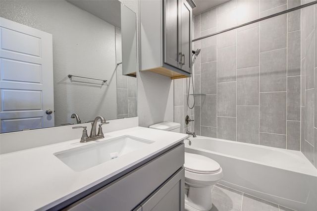 417 Ravens Crest DR, Hutto, TX 78634