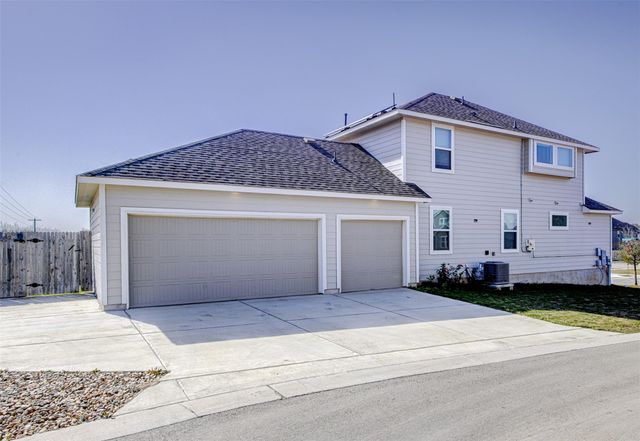 417 Ravens Crest DR, Hutto, TX 78634