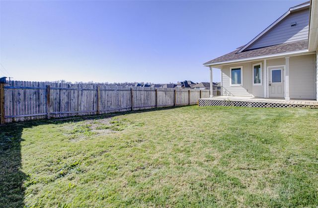 417 Ravens Crest DR, Hutto, TX 78634