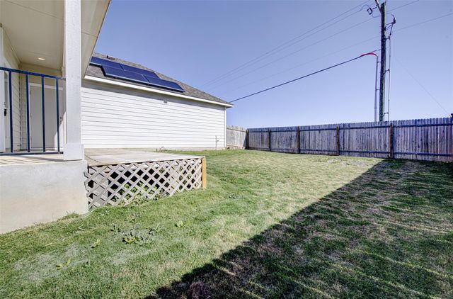 417 Ravens Crest DR, Hutto, TX 78634