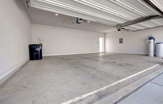 417 Ravens Crest DR, Hutto, TX 78634