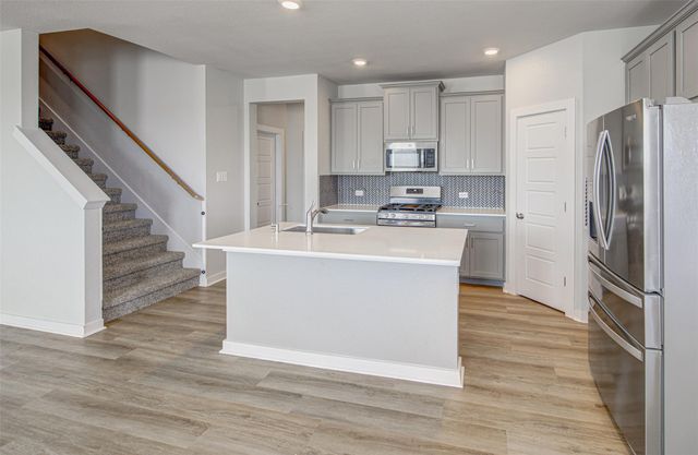 417 Ravens Crest DR, Hutto, TX 78634