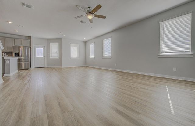 417 Ravens Crest DR, Hutto, TX 78634