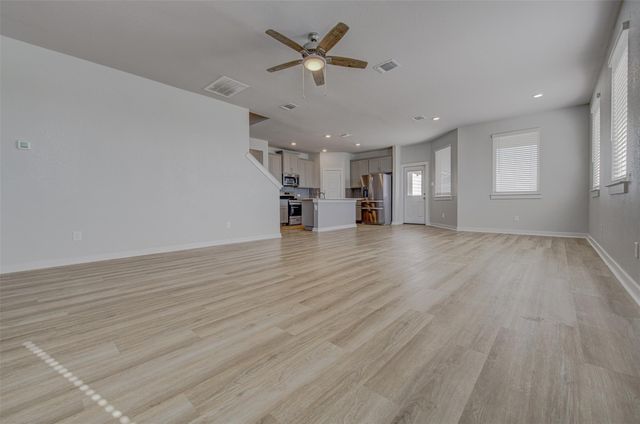 417 Ravens Crest DR, Hutto, TX 78634