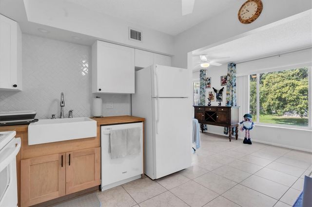 2461 RHODESIAN DRIVE 45, Clearwater, FL 33763