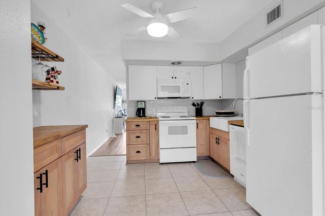 2461 RHODESIAN DRIVE 45, Clearwater, FL 33763