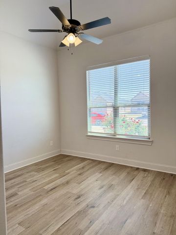1708 102nd Street, B, Lubbock, TX 79423