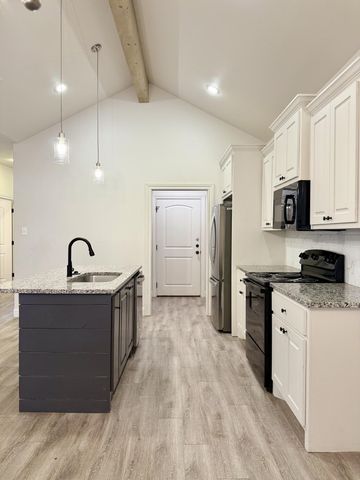 1708 102nd Street, B, Lubbock, TX 79423
