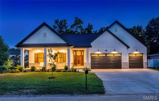12502 Ridgefield Drive, Des Peres, MO 63131