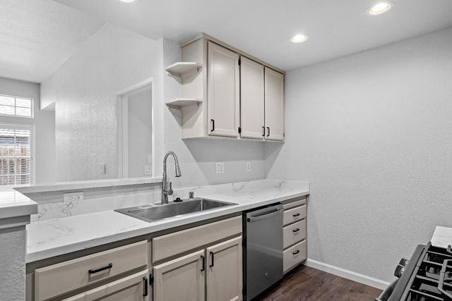 6332 Elkhorn Manor Dr, Rio Linda, CA 95673