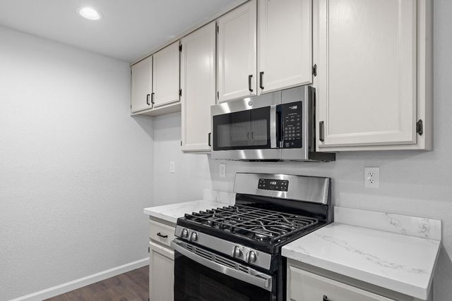 6332 Elkhorn Manor Dr, Rio Linda, CA 95673