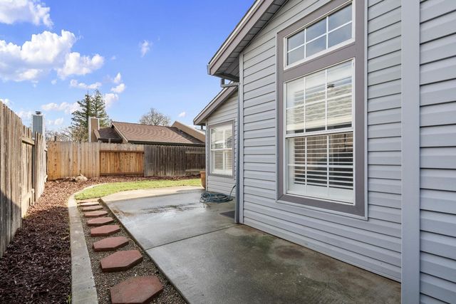 6332 Elkhorn Manor Dr, Rio Linda, CA 95673