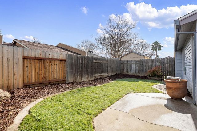6332 Elkhorn Manor Dr, Rio Linda, CA 95673