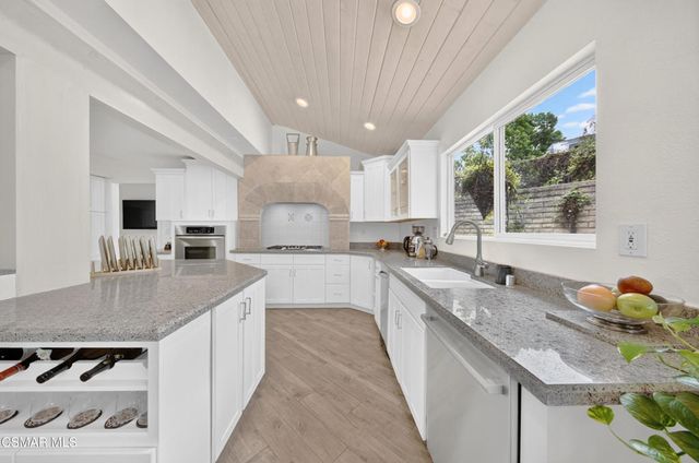 91 Albion Place, Newbury Park, CA 91320