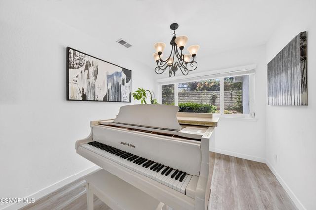 91 Albion Place, Newbury Park, CA 91320