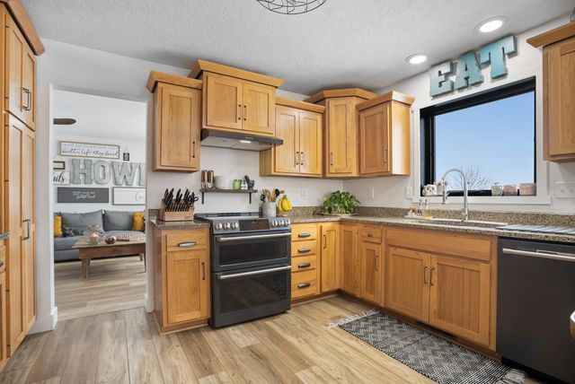 1915 NW 19TH Ave, Minot, ND 58703