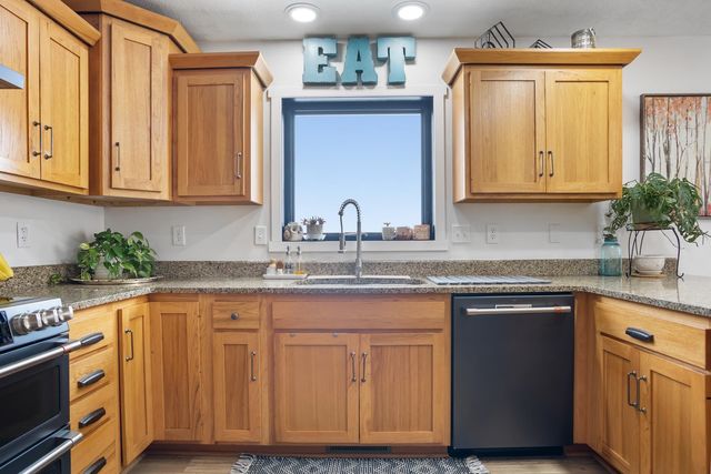 1915 NW 19TH Ave, Minot, ND 58703