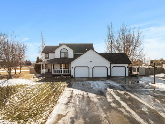 1915 NW 19TH Ave, Minot, ND 58703