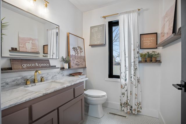 1915 NW 19TH Ave, Minot, ND 58703