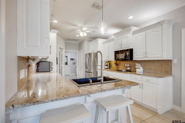 15113 Boaz Ln, Lindale, TX 75771