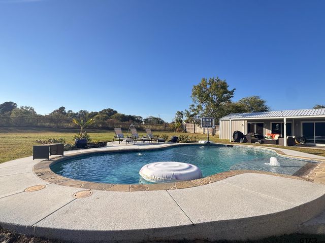 15113 Boaz Ln, Lindale, TX 75771