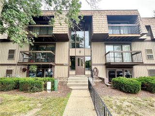 9701 Sunrise Boulevard L28, North Royalton, OH 44133
