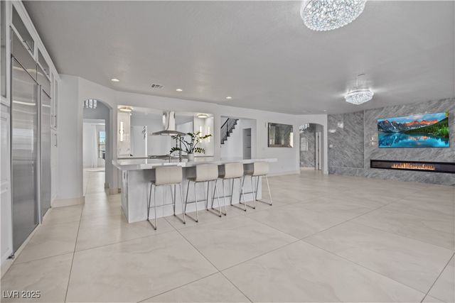 7324 West WHITE BLOOM Avenue, Las Vegas, NV 89117