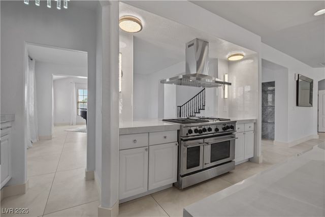 7324 West WHITE BLOOM Avenue, Las Vegas, NV 89117