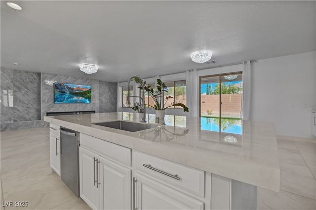 7324 West WHITE BLOOM Avenue, Las Vegas, NV 89117