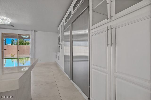 7324 West WHITE BLOOM Avenue, Las Vegas, NV 89117