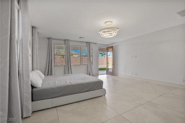 7324 West WHITE BLOOM Avenue, Las Vegas, NV 89117