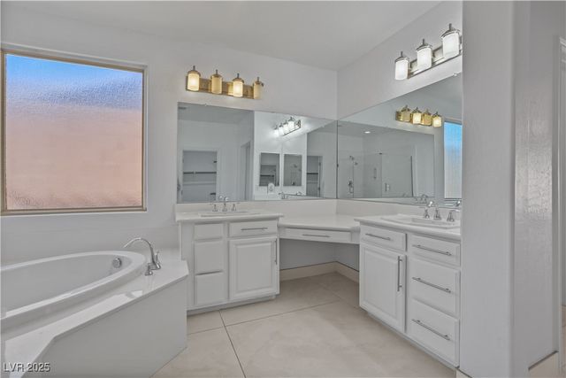7324 West WHITE BLOOM Avenue, Las Vegas, NV 89117