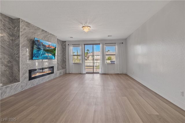 7324 West WHITE BLOOM Avenue, Las Vegas, NV 89117