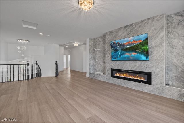 7324 West WHITE BLOOM Avenue, Las Vegas, NV 89117