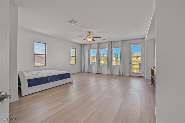 7324 West WHITE BLOOM Avenue, Las Vegas, NV 89117