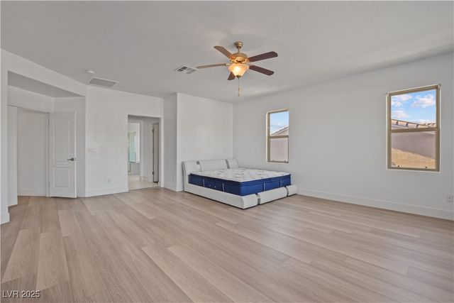 7324 West WHITE BLOOM Avenue, Las Vegas, NV 89117