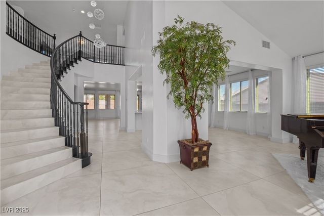 7324 West WHITE BLOOM Avenue, Las Vegas, NV 89117