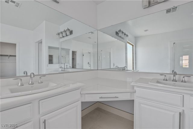 7324 West WHITE BLOOM Avenue, Las Vegas, NV 89117