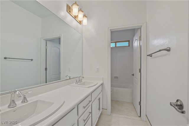 7324 West WHITE BLOOM Avenue, Las Vegas, NV 89117