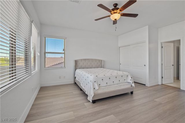 7324 West WHITE BLOOM Avenue, Las Vegas, NV 89117